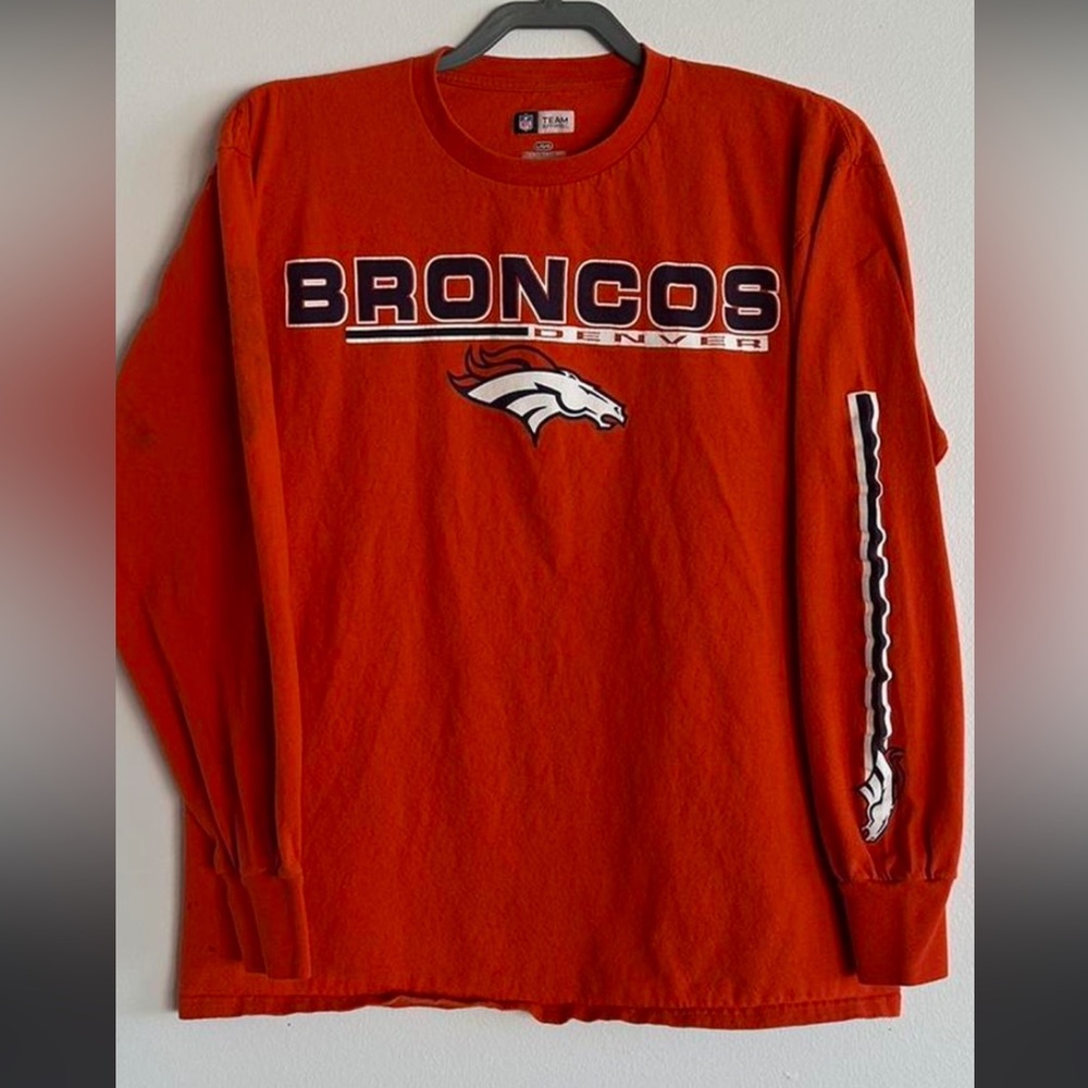 Denver Broncos NFL football Men’s Medium Long Sleeve T-shirt orange Bronco logo